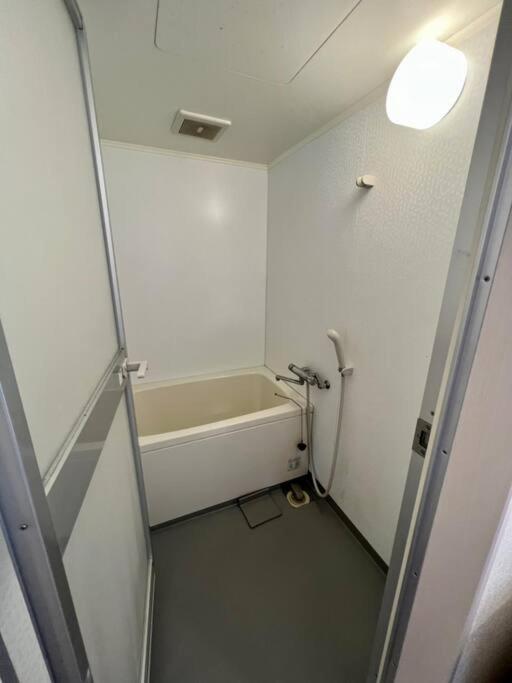 ２ Beds. Comfortable . Dotonbori / Kuromon Market. Osaka Exterior foto